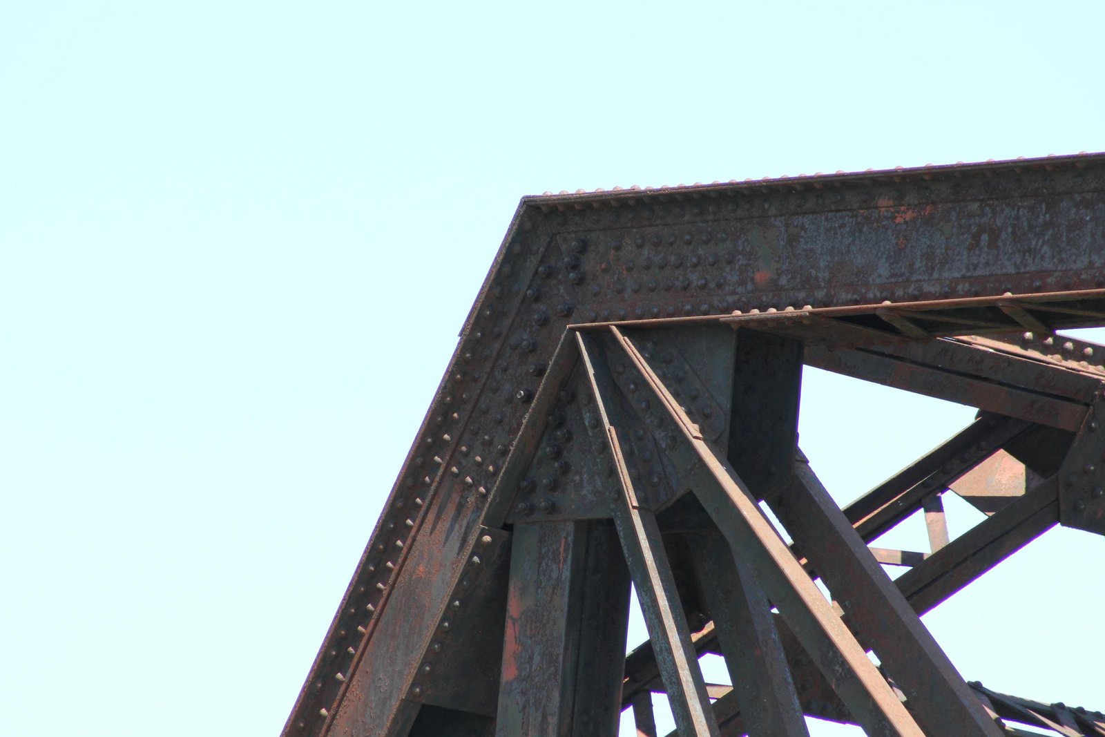 Upper angle connection